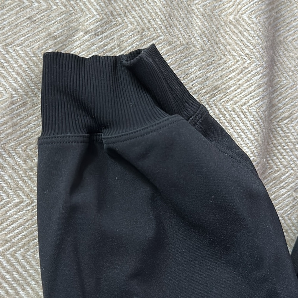 Lululemon short sleeve tee and joggers lot size 4 - Picture 4 of 16